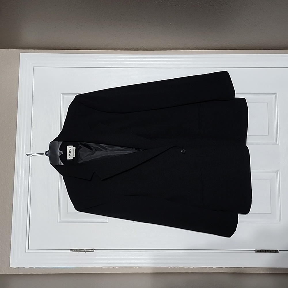 Womens black blazer with front faux pockets size 16